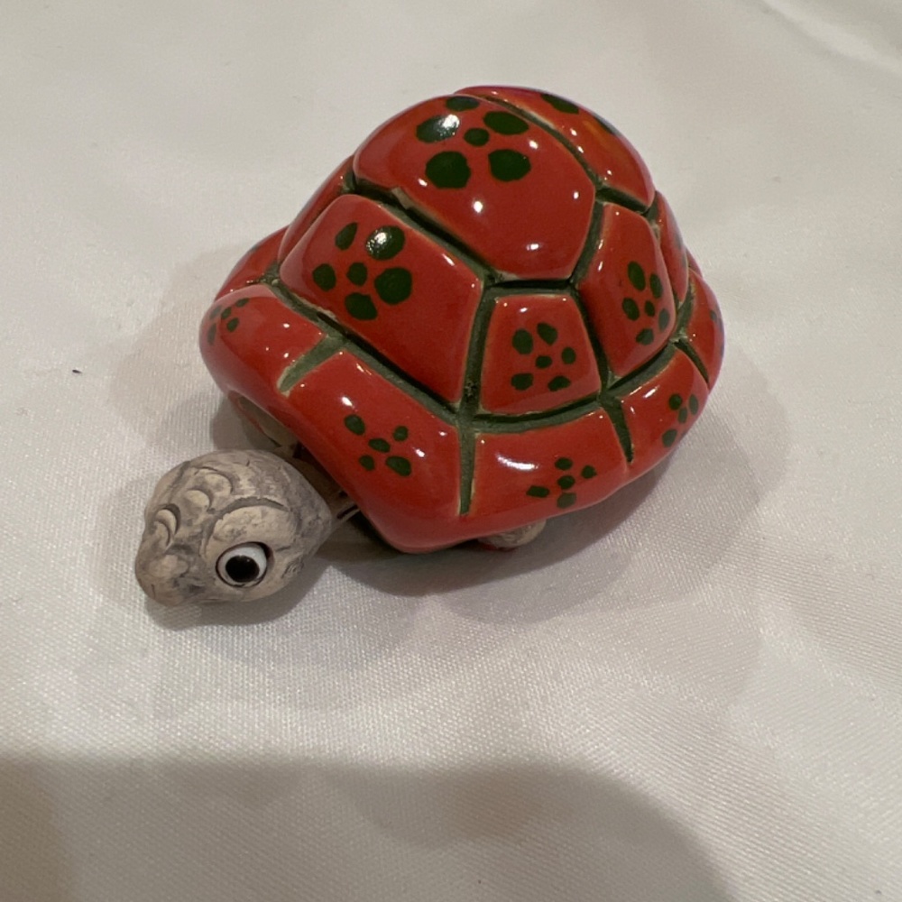Ceramic Coral with Green Daisies Wiggling Turtle - Picture 3 of 7